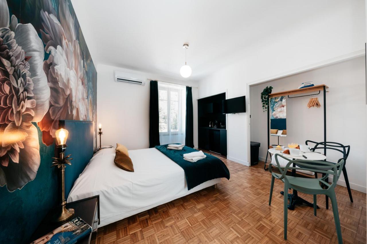 Les Precieuses & Ii Apartment Avignon
